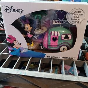 Disney Minnie Mouse Miniature Statuaries Kit - Pink and Teal